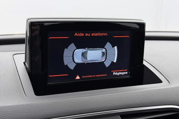 Audi Q3 (2018) — foto 13 van 47