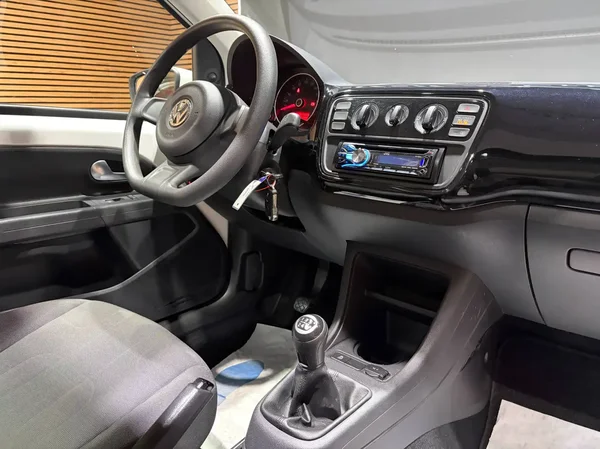 Volkswagen Up! (2012) — foto 3 van 18