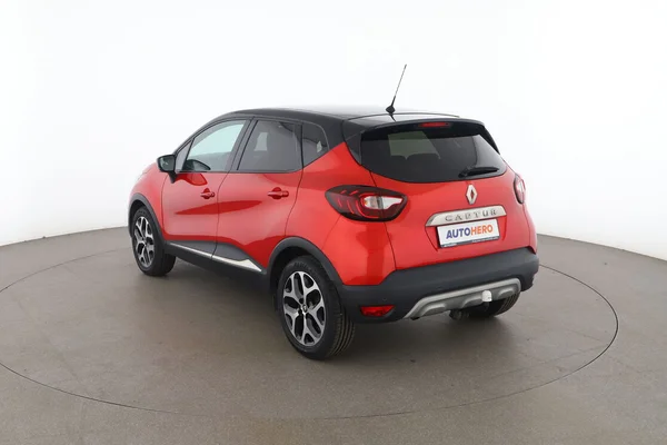 Renault Captur (2018) — foto 10 van 16