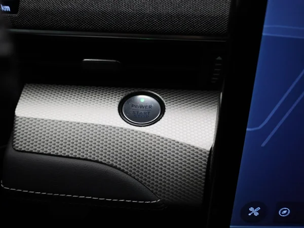 Ford Mustang Mach-E (2023) — foto 16 van 41