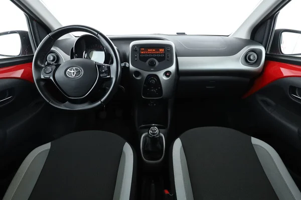 Toyota Aygo (2016) — foto 3 van 16