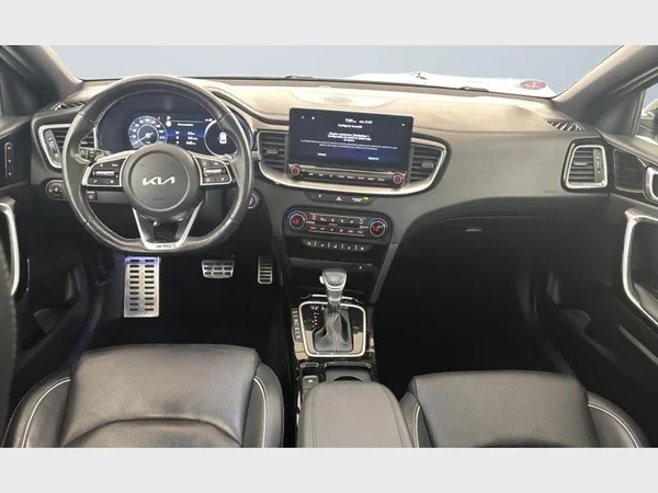 Kia XCEED (2024) — foto 32 van 33