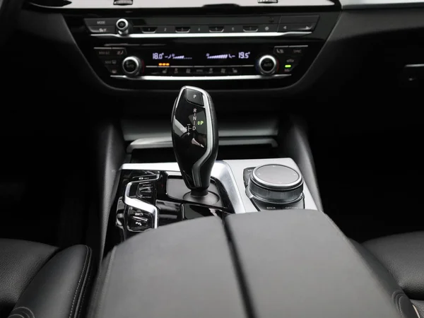 BMW 5 Reeks (2023) — foto 2 van 44