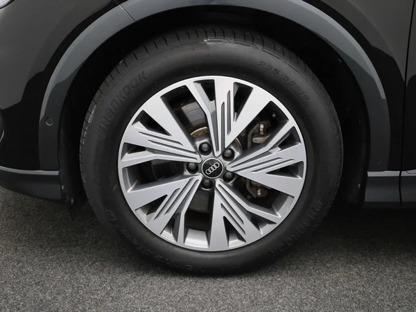 Audi Q4 Sportback e-tron (2023) — foto 8 van 52
