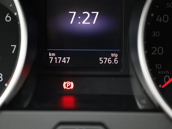 VOLKSWAGEN Tiguan (2020) — foto 25 van 25