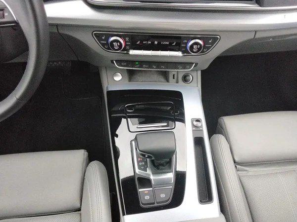 AUDI Q5 PHEV (2023) — foto 3 van 24