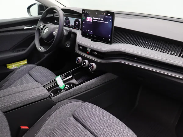 SKODA Superb Combi (2025) — foto 10 van 18