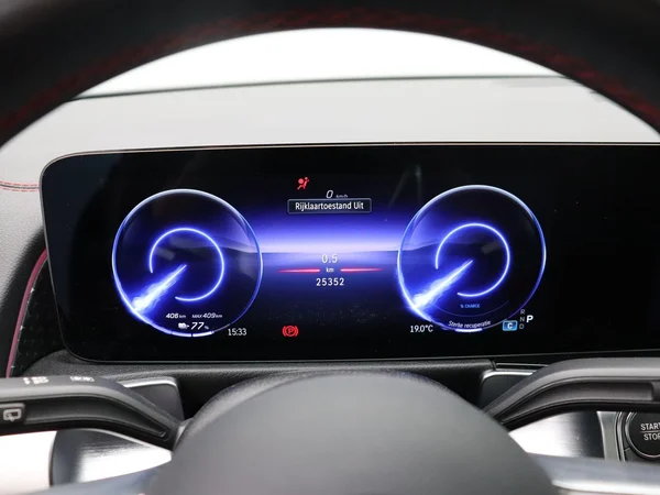 Mercedes-Benz EQB (2025) — foto 4 van 28