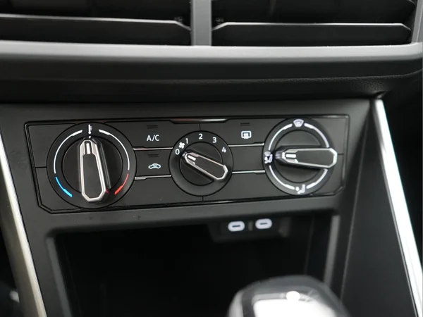 VOLKSWAGEN Polo (2023) — foto 10 van 24