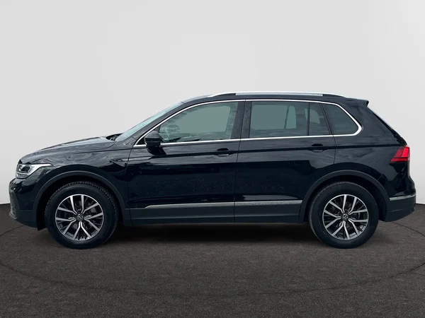VOLKSWAGEN Tiguan (2021) — foto 9 van 17