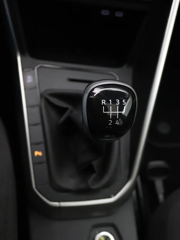 VOLKSWAGEN Polo (2023) — foto 6 van 23