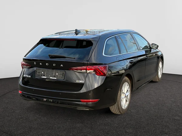 SKODA Octavia Combi (2024) — foto 18 van 22