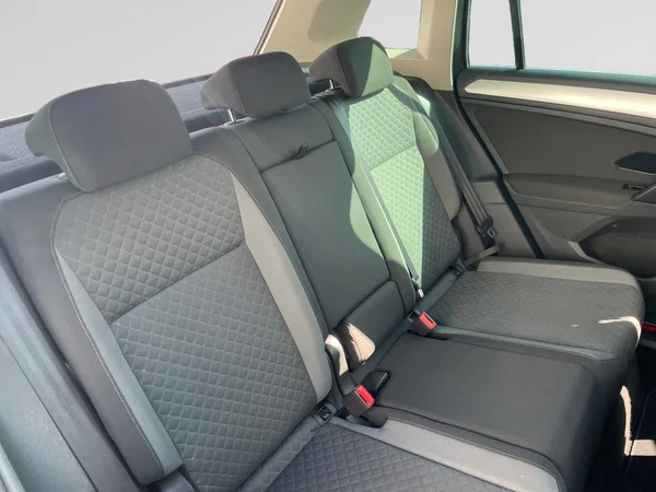 VOLKSWAGEN Tiguan (2019) — foto 9 van 21