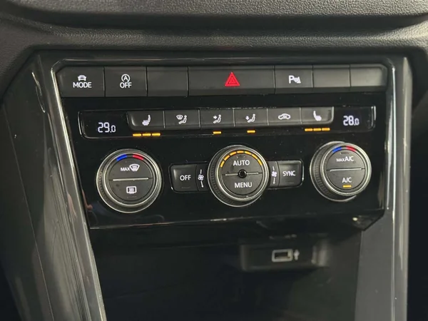 Volkswagen T-Roc (2020) — foto 7 van 17