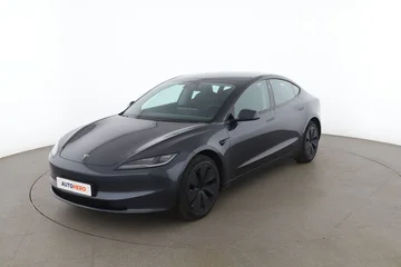 Tesla Model f3dc685f-774b-47ca-968f-9659d7125c6c