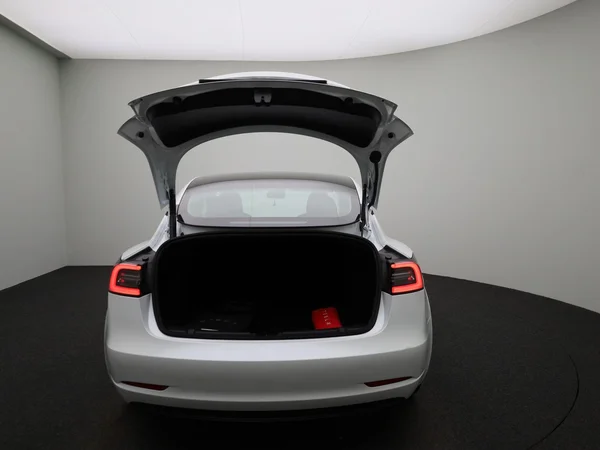 Tesla Model 3 (2023) — foto 5 van 42