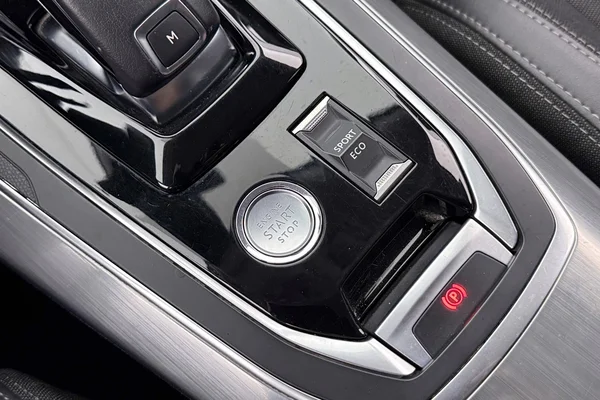 Peugeot 308 SW (2020) — foto 8 van 38