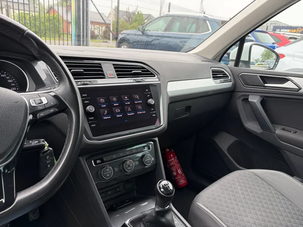 VOLKSWAGEN Tiguan (2018) — foto 11 van 11