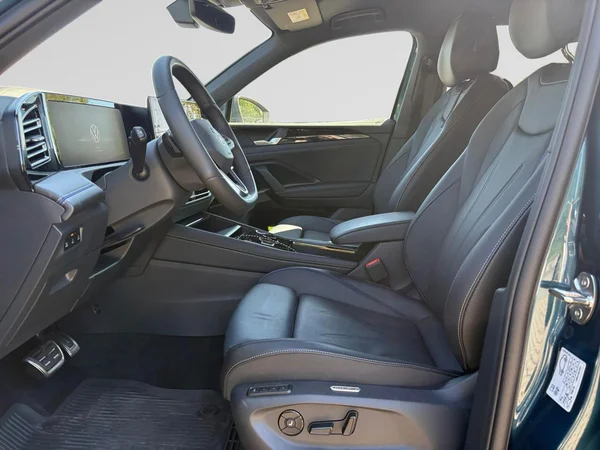 VOLKSWAGEN Tiguan (2026) — foto 24 van 24