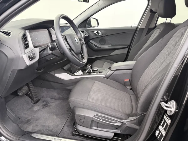 BMW 118 (2024) — foto 2 van 25