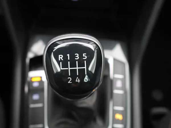 Volkswagen Tiguan (2021) — foto 7 van 27