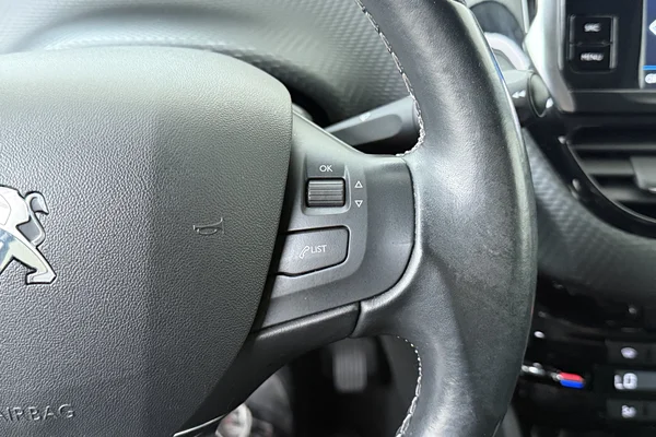 Peugeot 2008 (2019) — foto 7 van 20
