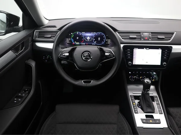SKODA Superb Combi (2024) — foto 4 van 22