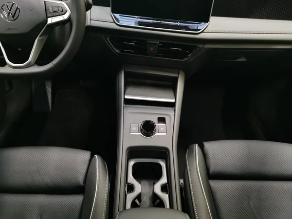VOLKSWAGEN Tiguan (2026) — foto 6 van 15