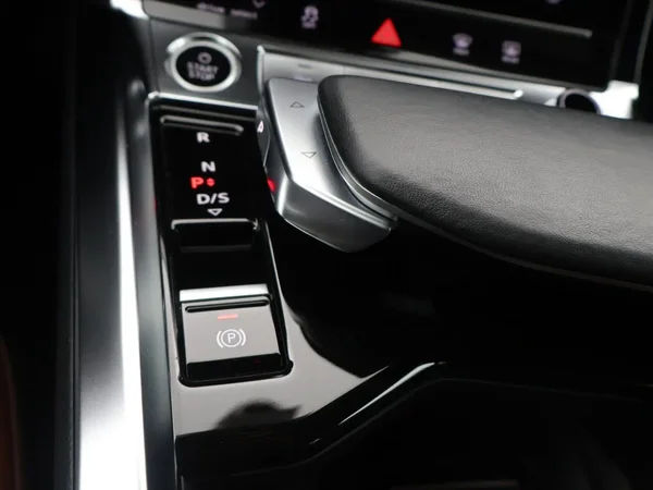 Audi e-tron (2022) — foto 11 van 28