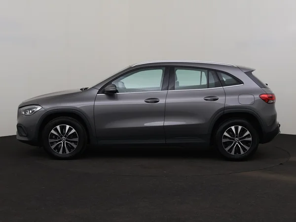 MERCEDES GLA 250 (2022) — foto 12 van 34