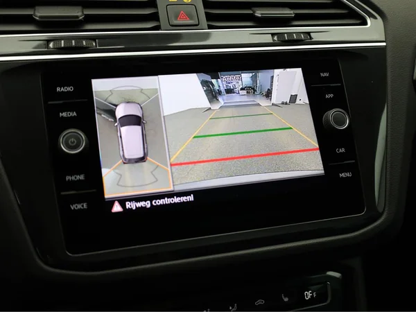 VOLKSWAGEN Tiguan (2019) — foto 14 van 22