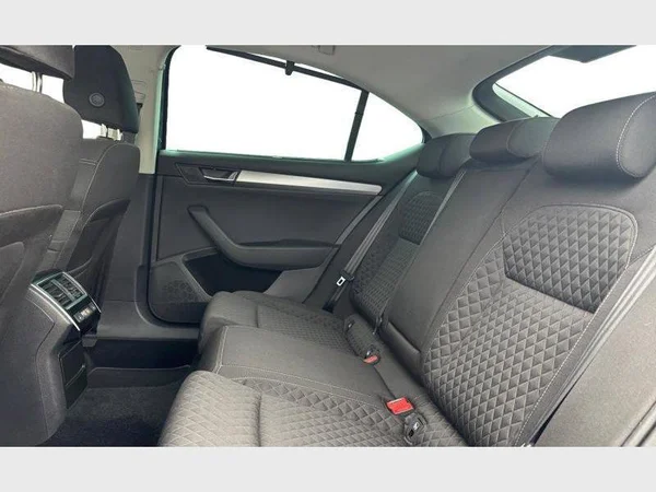 Skoda Superb (2018) — foto 3 van 27