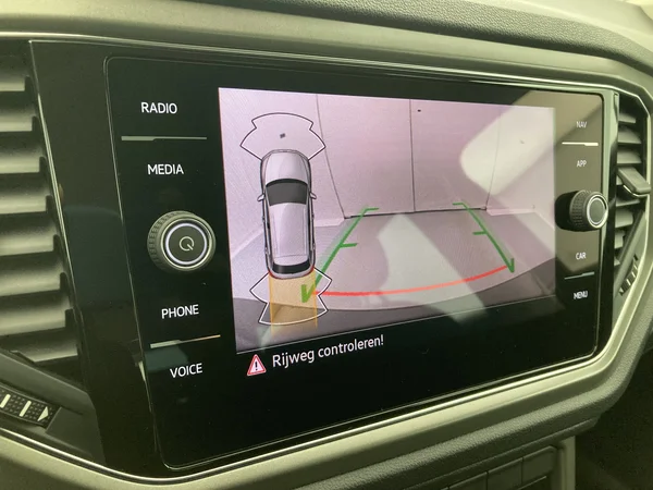 VOLKSWAGEN T-Roc (2021) — foto 14 van 36
