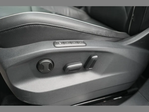 VOLKSWAGEN Tiguan (2016) — foto 2 van 30
