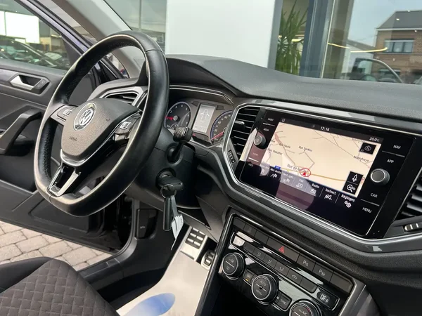Volkswagen T-Roc (2019) — foto 4 van 24