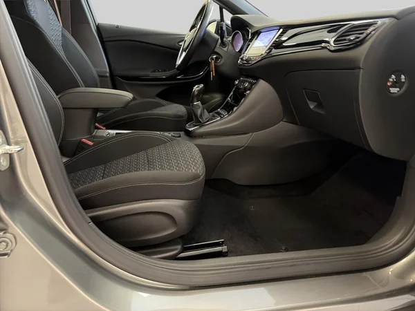Opel Astra (2018) — foto 8 van 20