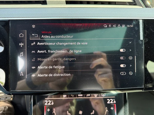 AUDI Q8 e-tron Sportback (2025) — foto 13 van 26