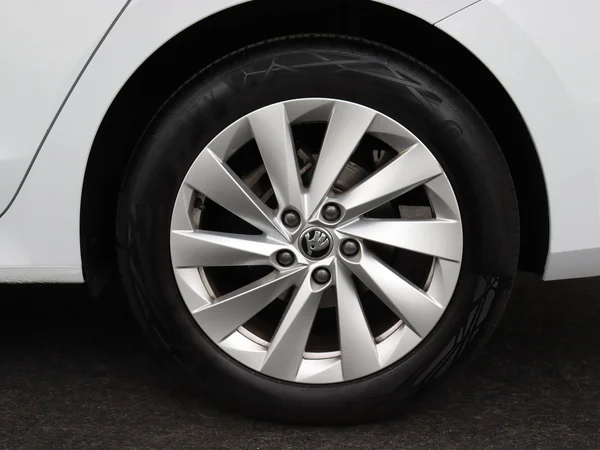 SKODA Octavia Combi (2024) — foto 13 van 17