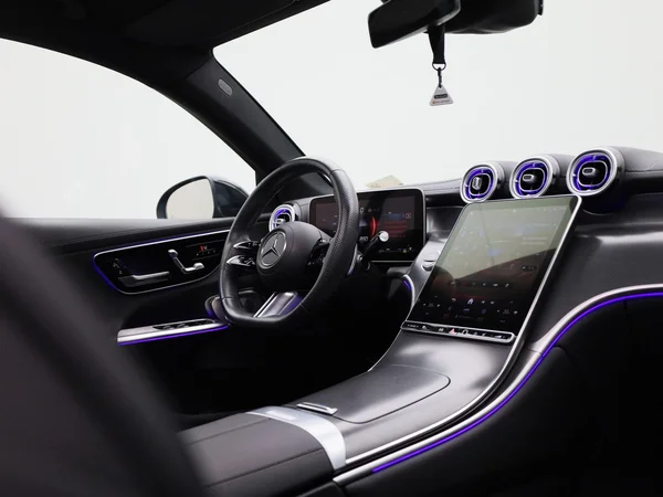 Mercedes-Benz GLC (2024) — foto 40 van 55