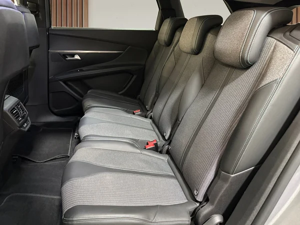 Peugeot 5008 (2021) — foto 17 van 28