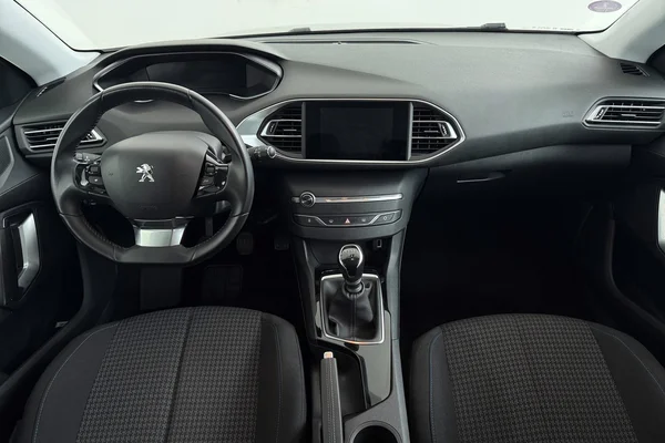 Peugeot 308 (2020) — foto 3 van 28