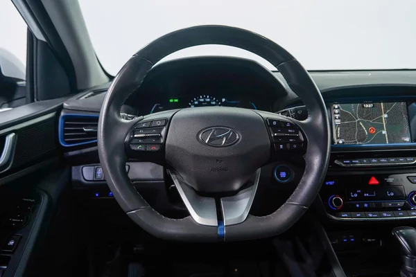 Hyundai Ioniq PHEV (2018) — foto 10 van 54