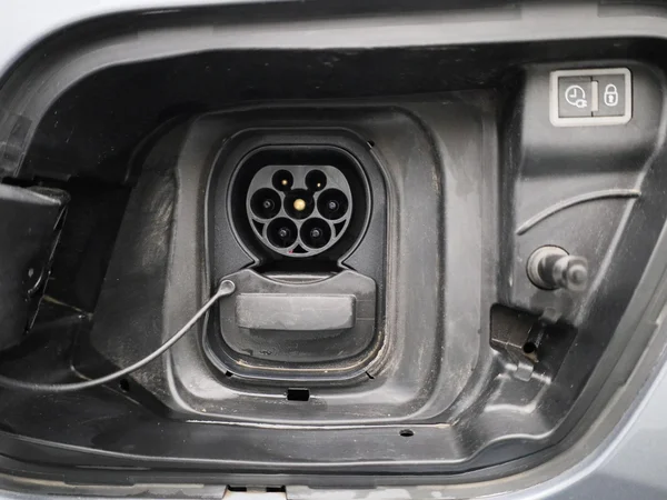Peugeot e-2008 (2023) — foto 5 van 43