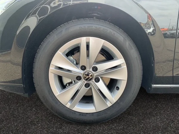 VOLKSWAGEN Golf VIII SW (2025) — foto 3 van 14
