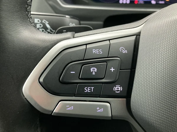 VOLKSWAGEN Tiguan (2021) — foto 18 van 36