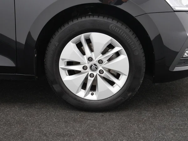 SKODA Octavia Combi (2024) — foto 27 van 27