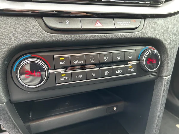 KIA XCeed (2024) — foto 18 van 30