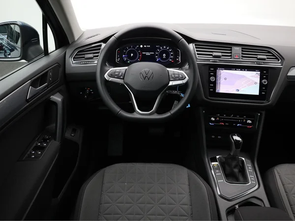 VOLKSWAGEN Tiguan (2022) — foto 5 van 21