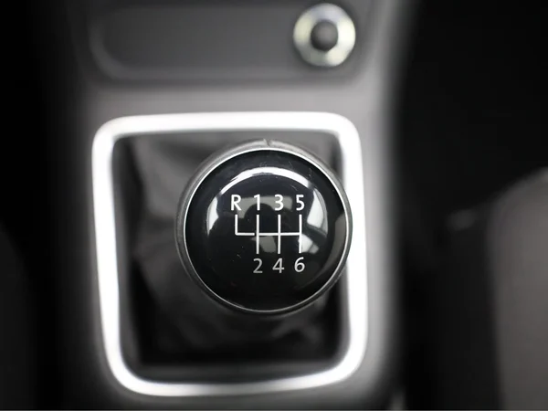 VOLKSWAGEN Tiguan (2016) — foto 7 van 19