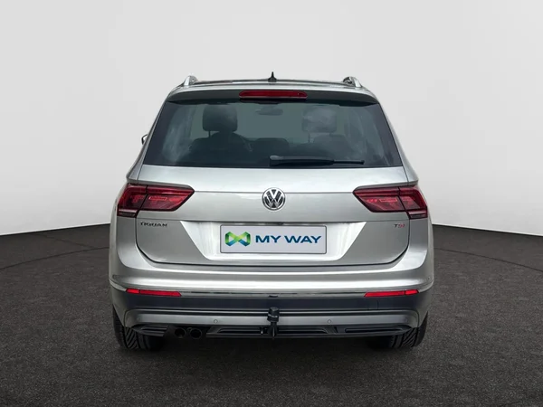 VOLKSWAGEN Tiguan (2017) — foto 19 van 24